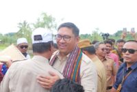 Wakil Menteri Pertanian (Wamentan) RI, Sudaryono melakukan tanam raya padi varietas unggul Gadjah Mada Gogo Rancah (Gamagora) 7 bersama Himpunan Kerukunan Tani Indonesia (HKTI). (Dok. Kementerian Pertanian)

