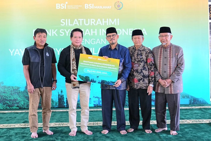 PT Bank Syariah Indonesia Tbk (BSI) mendistribusikan bantuan CSR ke pesantren dan santunan yatim di Bukittinggi dan Agam Sumatra Barat. (Dok. bankbsi.co.id)
