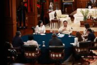 Presiden Prabowo mengundang 7 jurnalis kawakan untuk berbincang on the record di perpustakaan pribadinya. Instagram.com @Prabowo)

