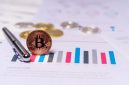 Grafik pasar mata uang kripto yang dinamis menunjukkan pergerakan harga Bitcoin dan altcoin, mencerminkan kompleksitas dan volatilitas pasar aset digital yang terus berkembang.