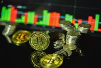 Grafik yang menunjukkan pergerakan harga aset kripto di tengah data ekonomi global, merefleksikan kompleksitas dan dinamika pasar digital saat ini. Investor sering kali memantau tren ini untuk membuat keputusan investasi yang tepat di tengah ketidakpastian.