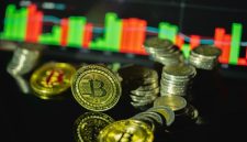 Grafik yang menunjukkan pergerakan harga aset kripto di tengah data ekonomi global, merefleksikan kompleksitas dan dinamika pasar digital saat ini. Investor sering kali memantau tren ini untuk membuat keputusan investasi yang tepat di tengah ketidakpastian.