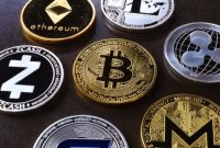 Ilustrasi dompet digital yang dilindungi gembok dan kunci, merepresentasikan keamanan yang kuat terhadap aset kripto. Gambar ini menyoroti pentingnya menjaga kunci privat dan menerapkan langkah-langkah keamanan siber dalam dunia aset digital.